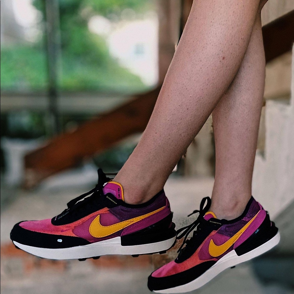 Like New Nike Waffle One Active Fuchsia Black Womens Sz 11.5 worn 1x